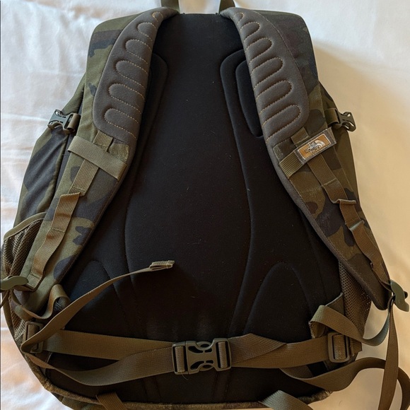 The NORTH FACE Heckler camo patterned backpack - Picture 4 of 13